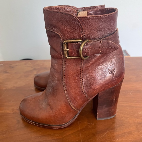 Frye Parker D-Ring Short Cognac Leather Zip Up Belted Heeled Ankle Bootie - Picture 1 of 4